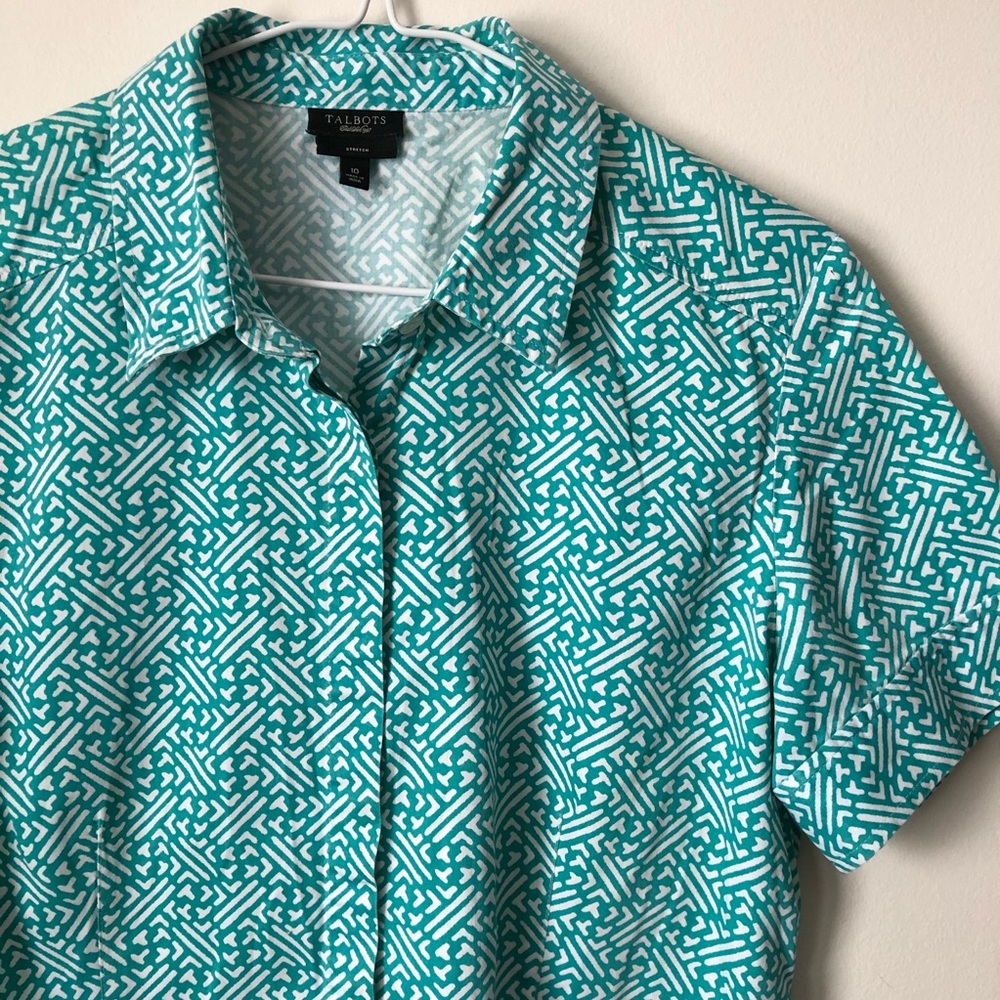 Short-sleeve patterned button-up Talbots blouse | size 10